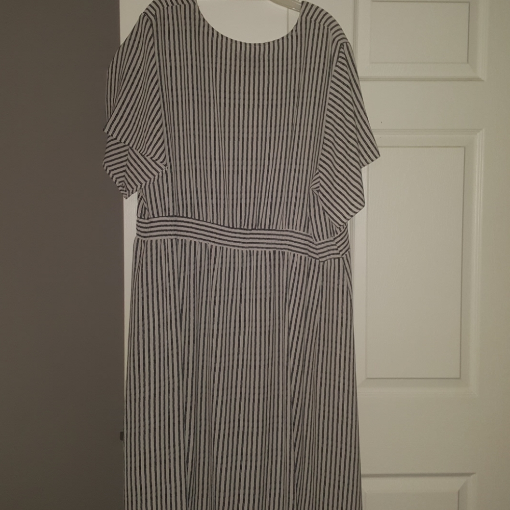 Plus Size Maxi Duster - Picture 3 of 4